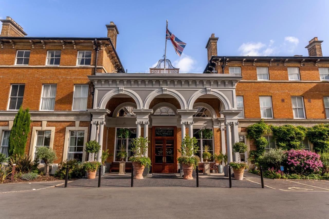 Oatlands Park Hotel Weybridge Exteriör bild