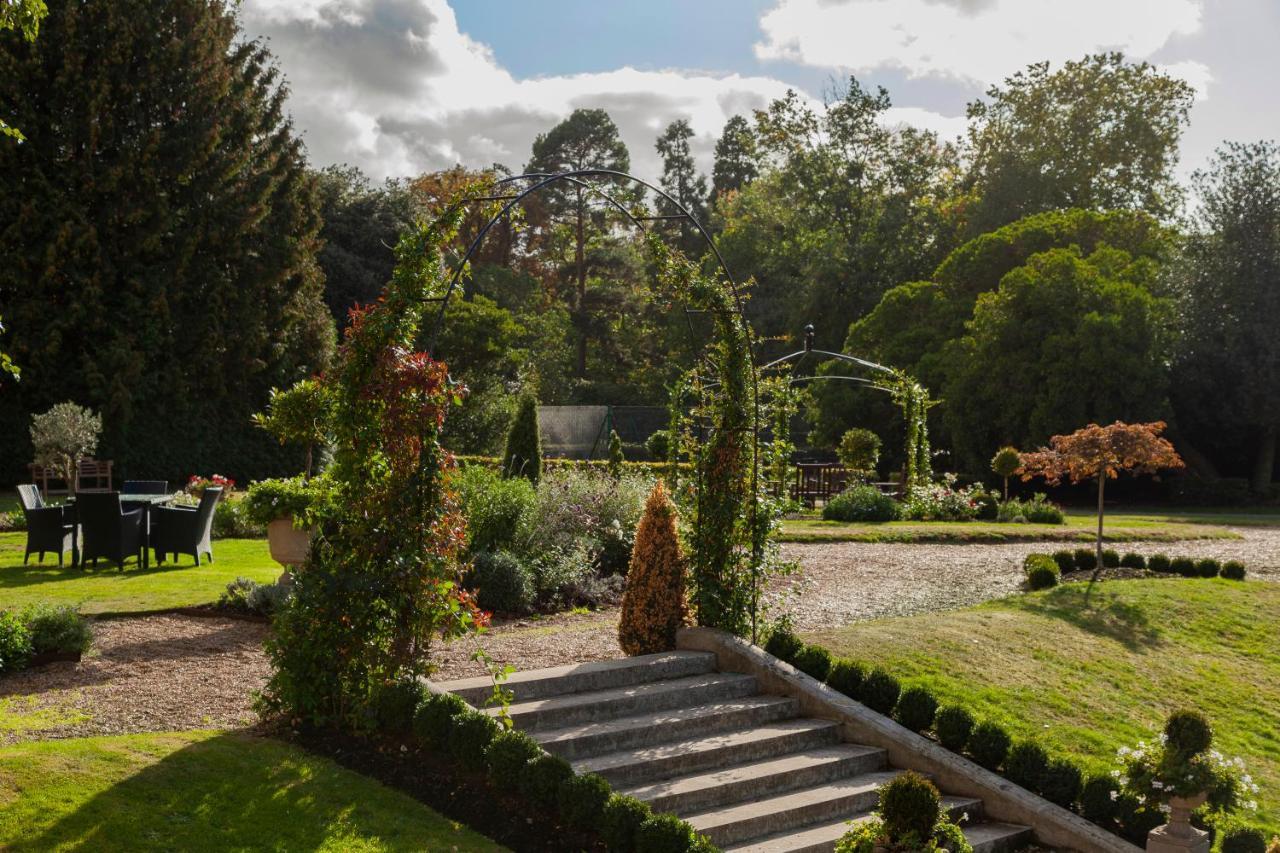 Oatlands Park Hotel Weybridge Exteriör bild