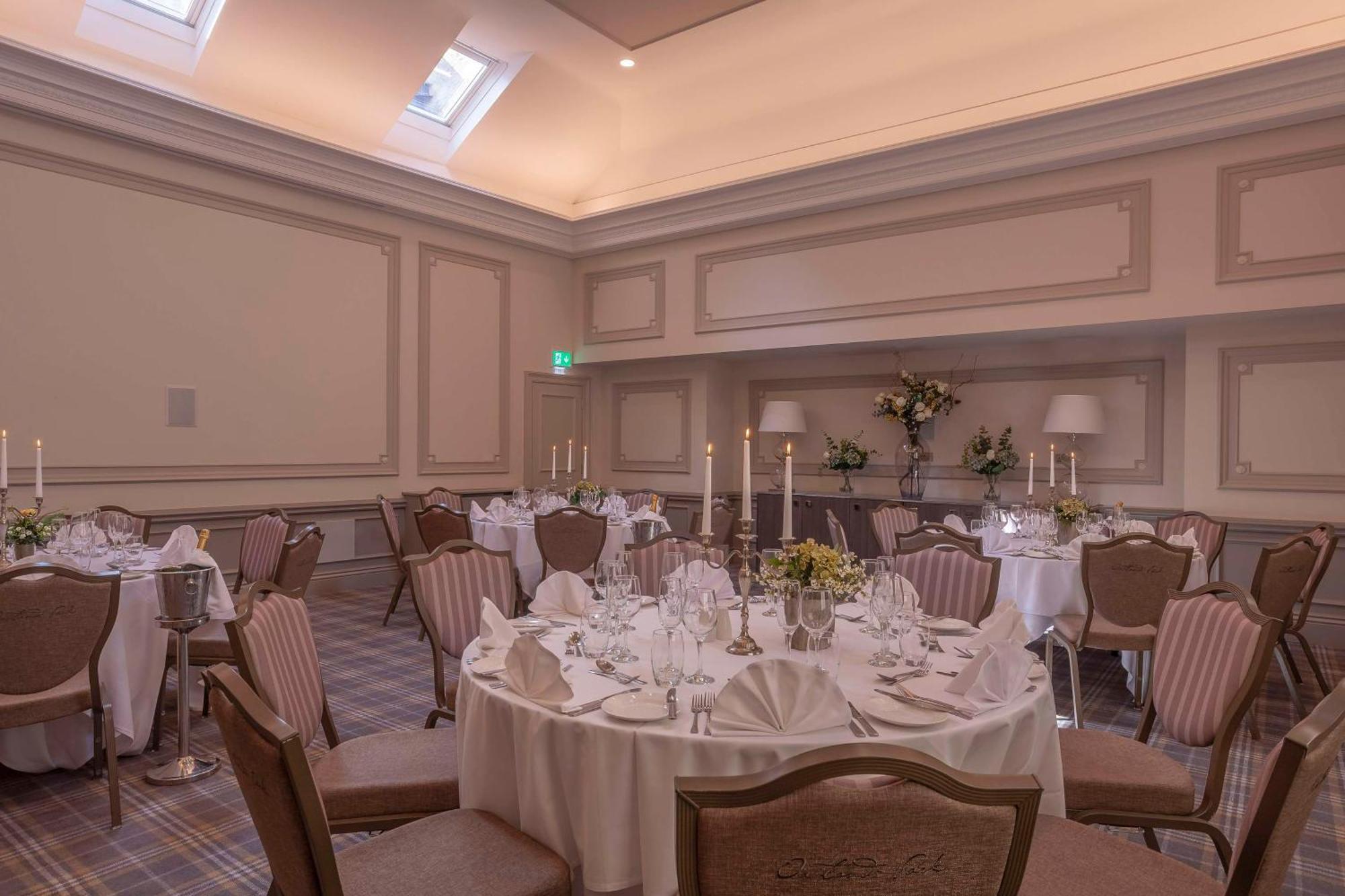 Oatlands Park Hotel Weybridge Exteriör bild