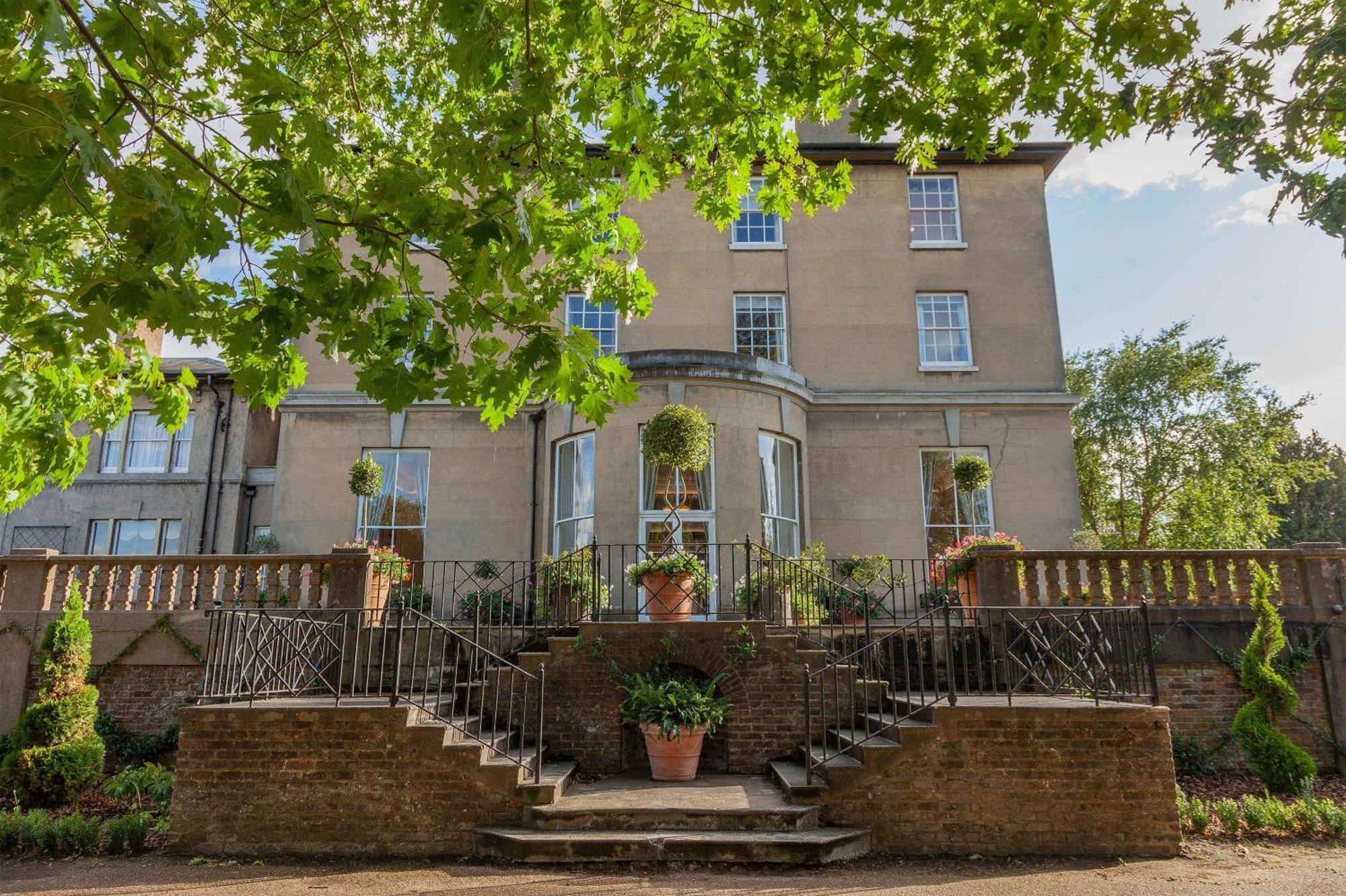 Oatlands Park Hotel Weybridge Exteriör bild